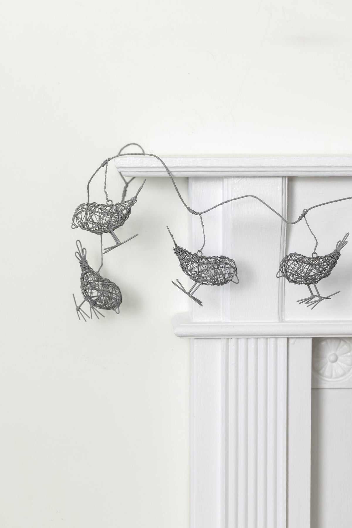 Wire Robin Garland ~ Antique Grey